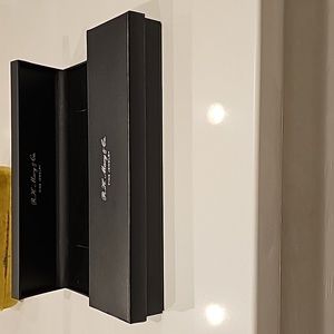 R. He. Macy & Co. Jewelry holder